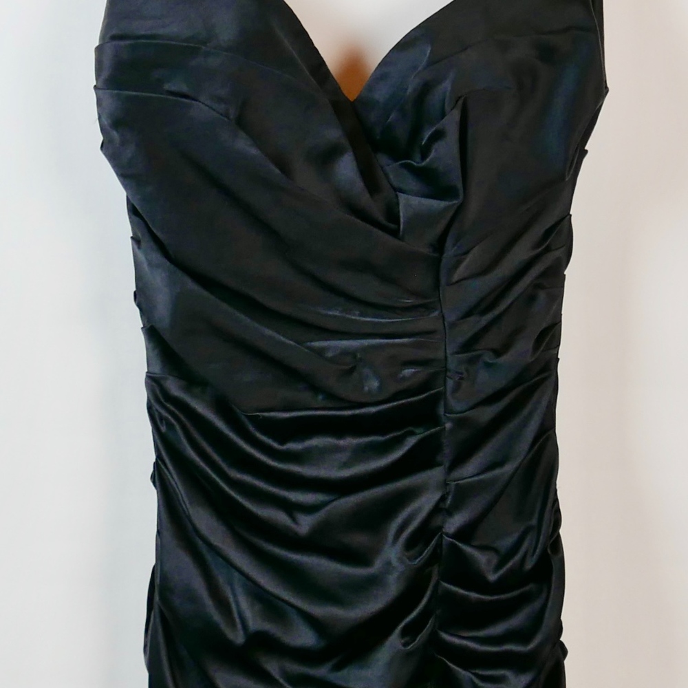 LBD !! CACHE Ruched Body Con in silky poly. WOW! - Picture 2 of 5